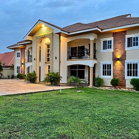 Seyramz Palace - Free Airport Pick Up - High Speed Starlink Wifi - Car Rental Tamale Ngoại thất bức ảnh