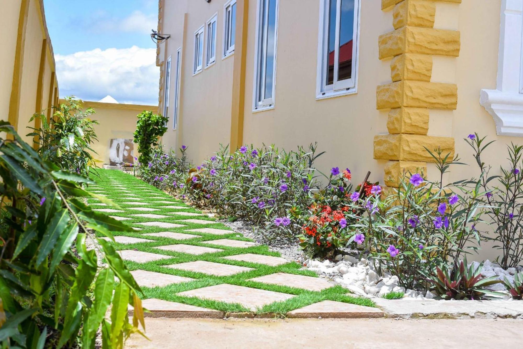 Seyramz Palace - Free Airport Pick Up - High Speed Starlink Wifi - Car Rental Tamale Ngoại thất bức ảnh
