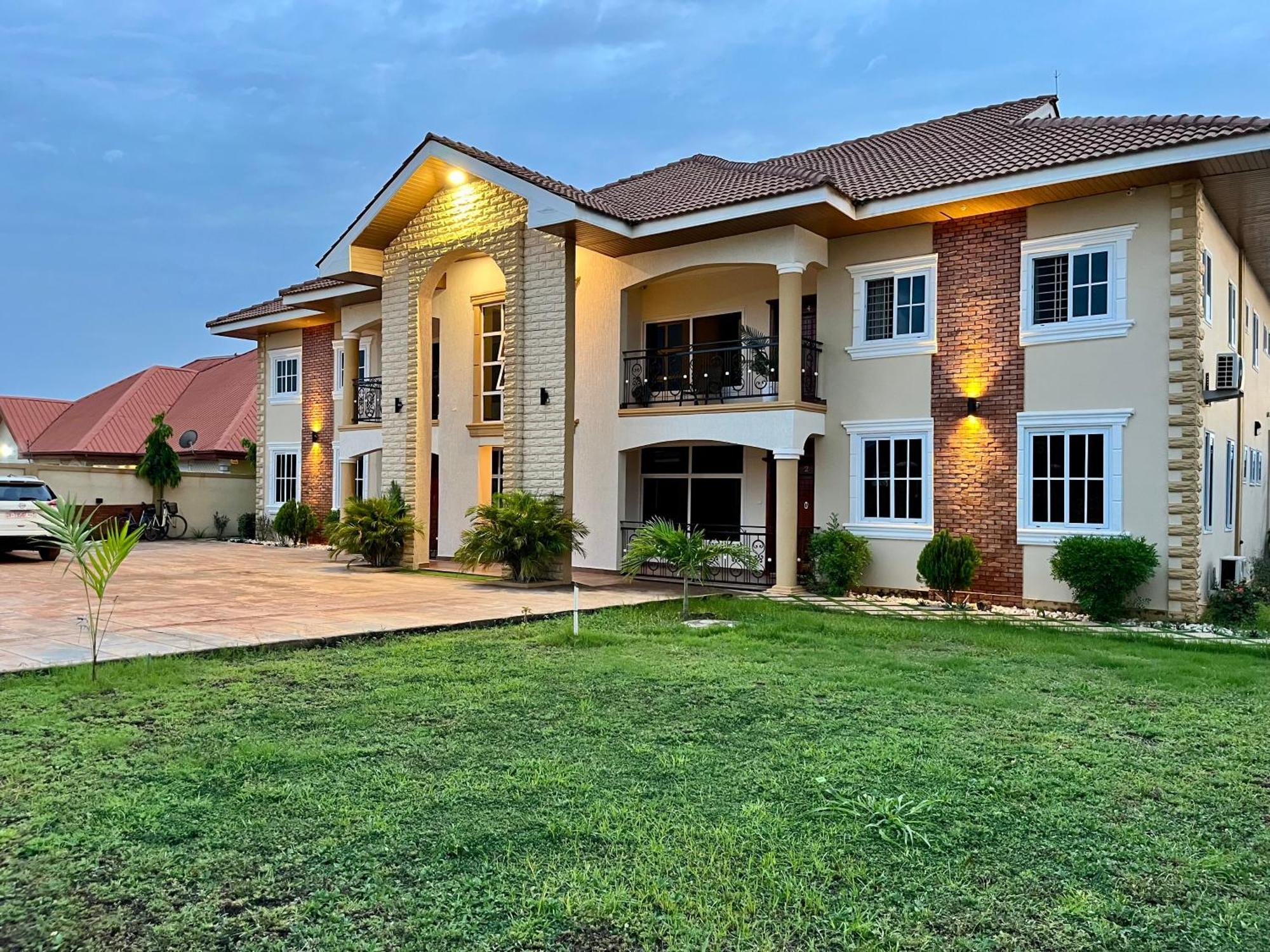 Seyramz Palace - Free Airport Pick Up - High Speed Starlink Wifi - Car Rental Tamale Ngoại thất bức ảnh