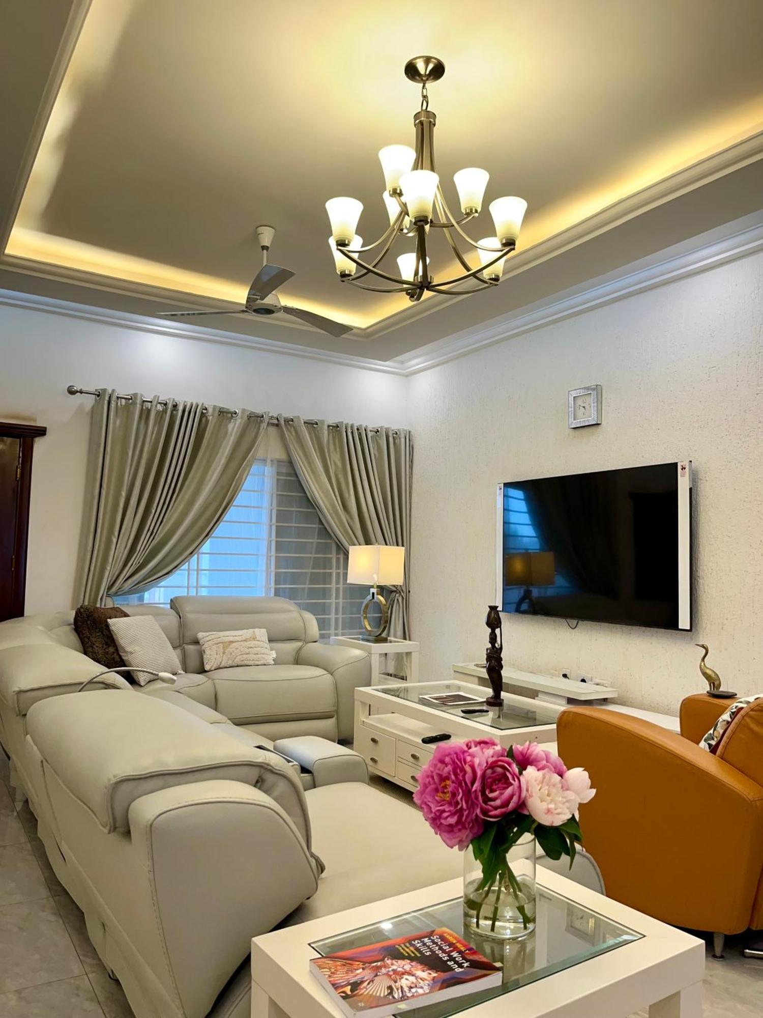 Seyramz Palace - Free Airport Pick Up - High Speed Starlink Wifi - Car Rental Tamale Ngoại thất bức ảnh