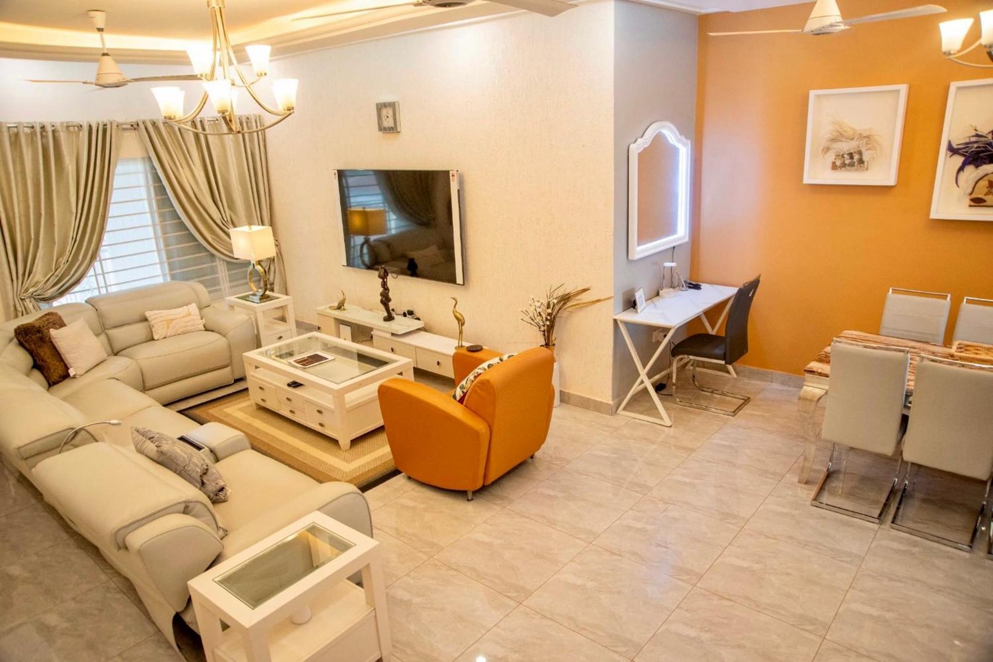 Seyramz Palace - Free Airport Pick Up - High Speed Starlink Wifi - Car Rental Tamale Ngoại thất bức ảnh